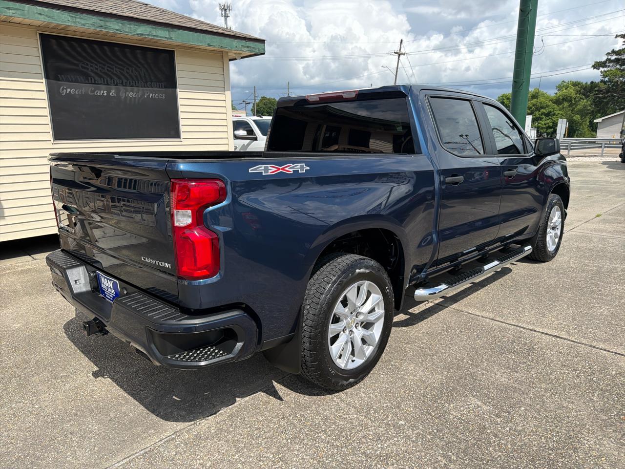 Chevrolet Silverado 1500 Custom Crew Cab 4WD SWB 2021