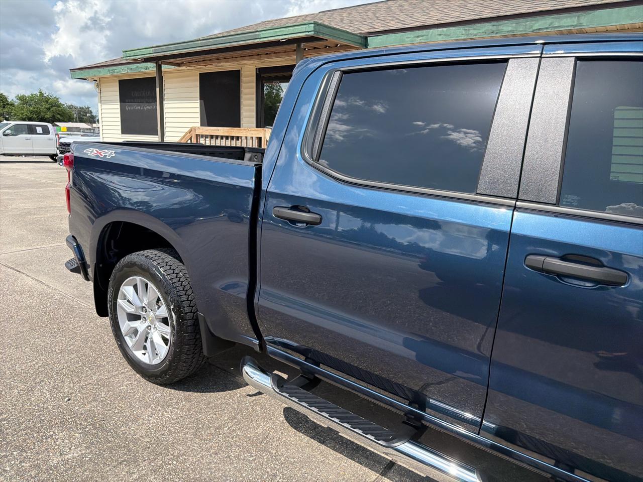 Chevrolet Silverado 1500 Custom Crew Cab 4WD SWB 2021