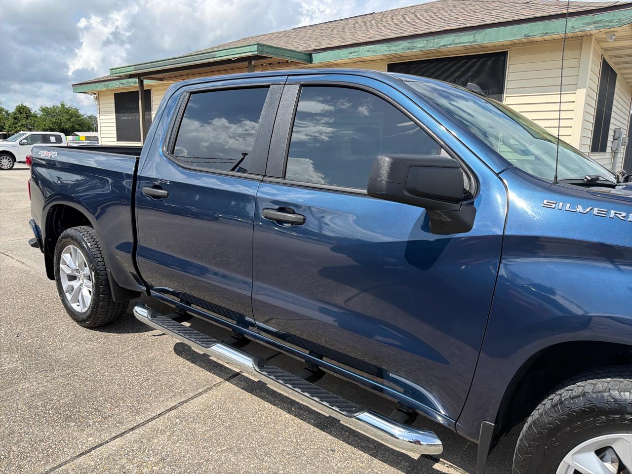 Chevrolet Silverado 1500 Custom Crew Cab 4WD SWB 2021