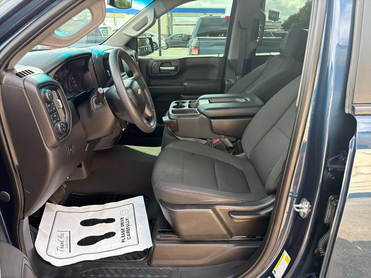 Chevrolet Silverado 1500 Custom Crew Cab 4WD SWB 2021