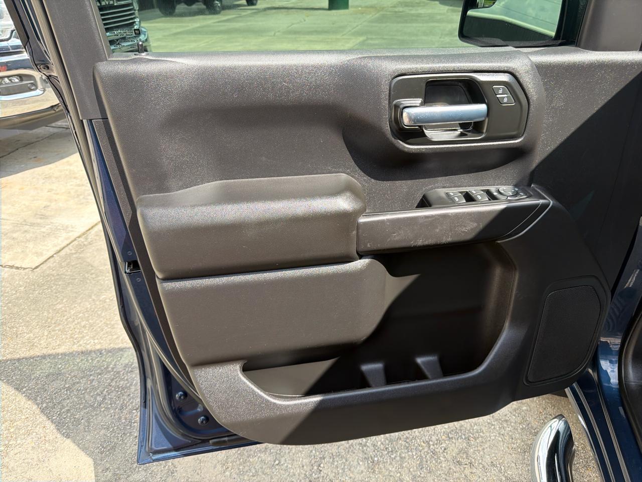 Chevrolet Silverado 1500 Custom Crew Cab 4WD SWB 2021