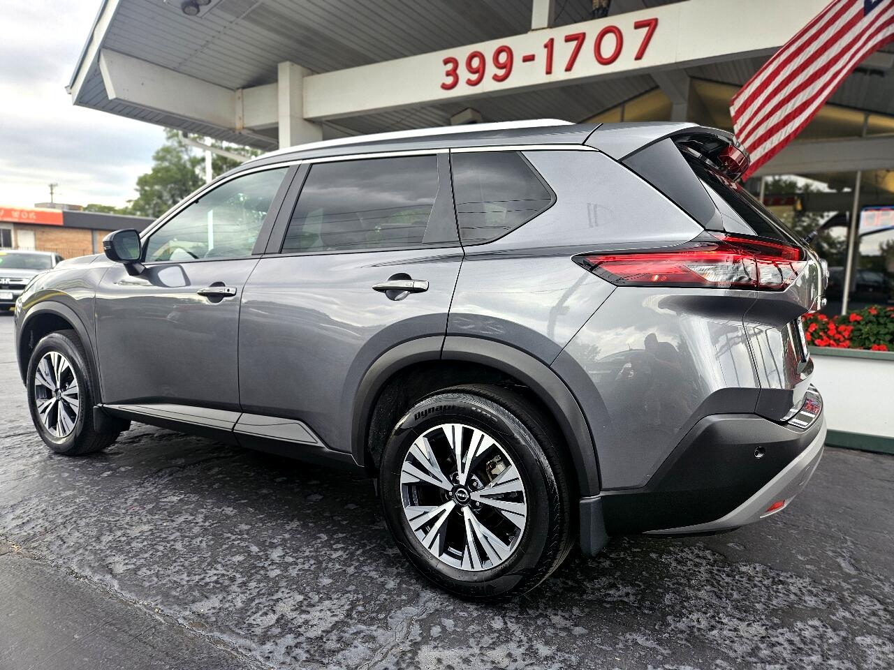 2022 Nissan Rogue SV photo 2