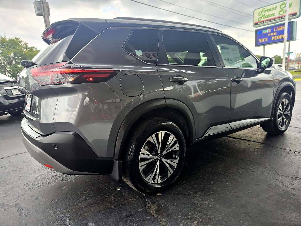2022 Nissan Rogue SV photo 4