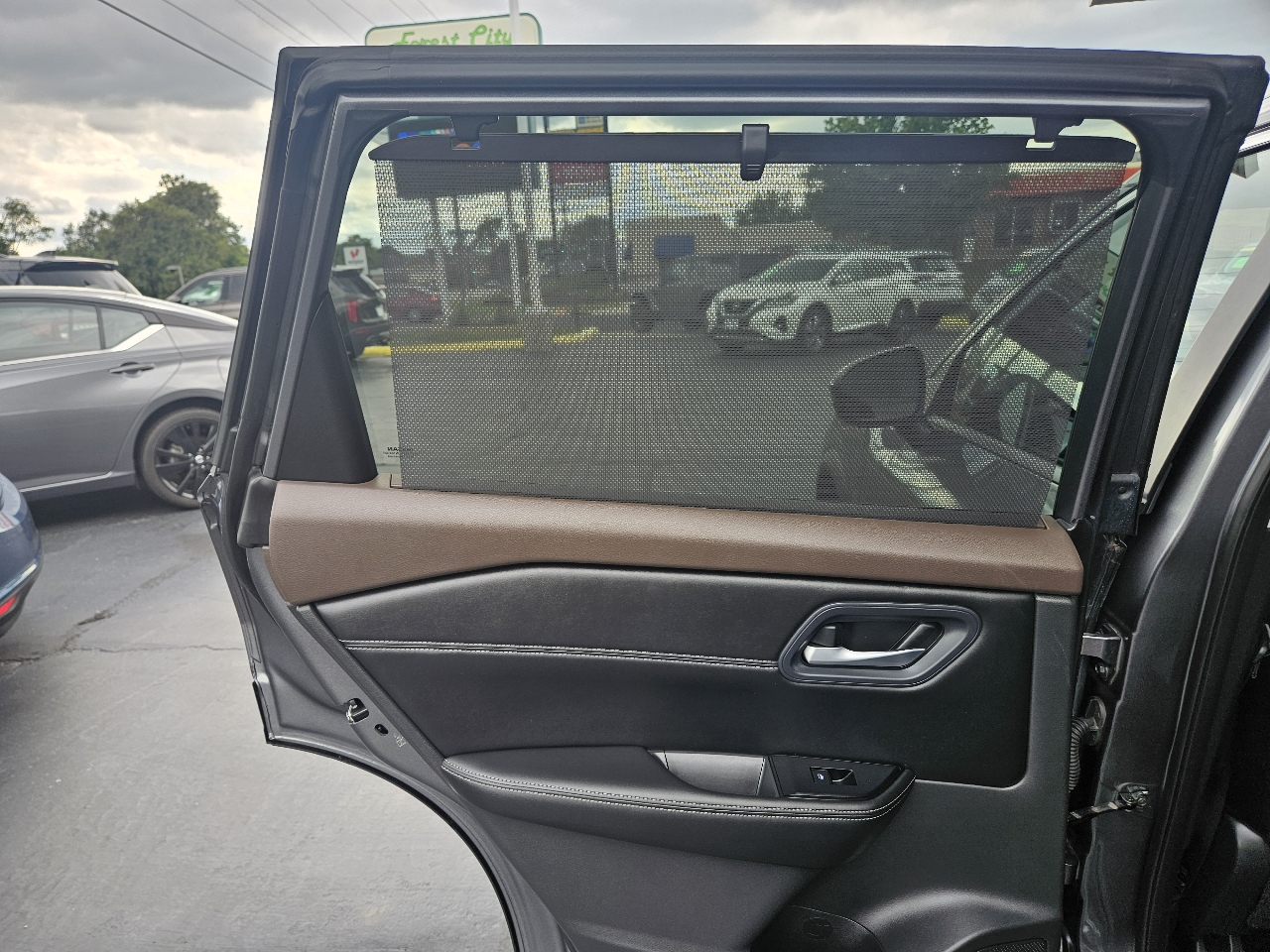 2022 Nissan Rogue SV photo 19