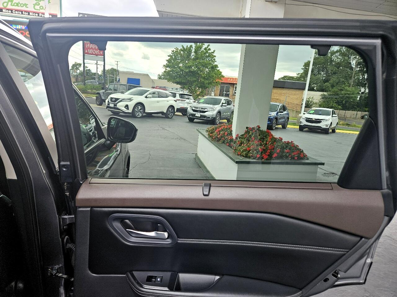 2022 Nissan Rogue SV photo 24