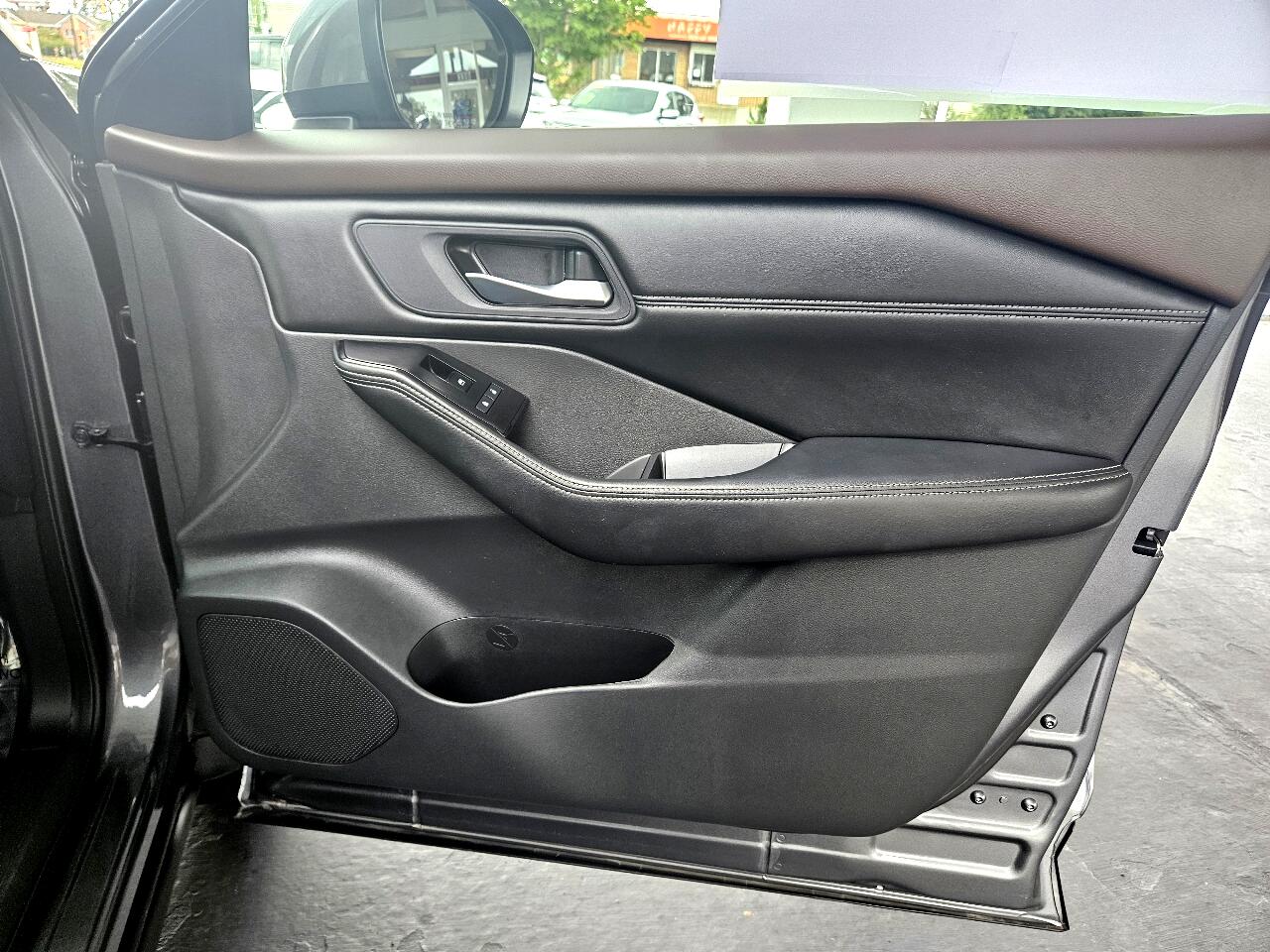 2022 Nissan Rogue SV photo 26