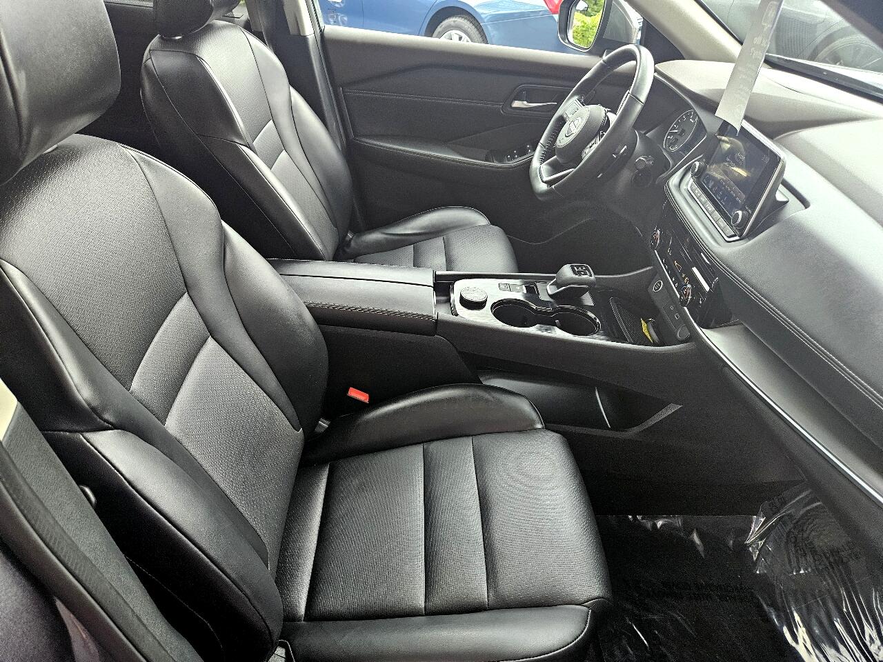 2022 Nissan Rogue SV photo 28