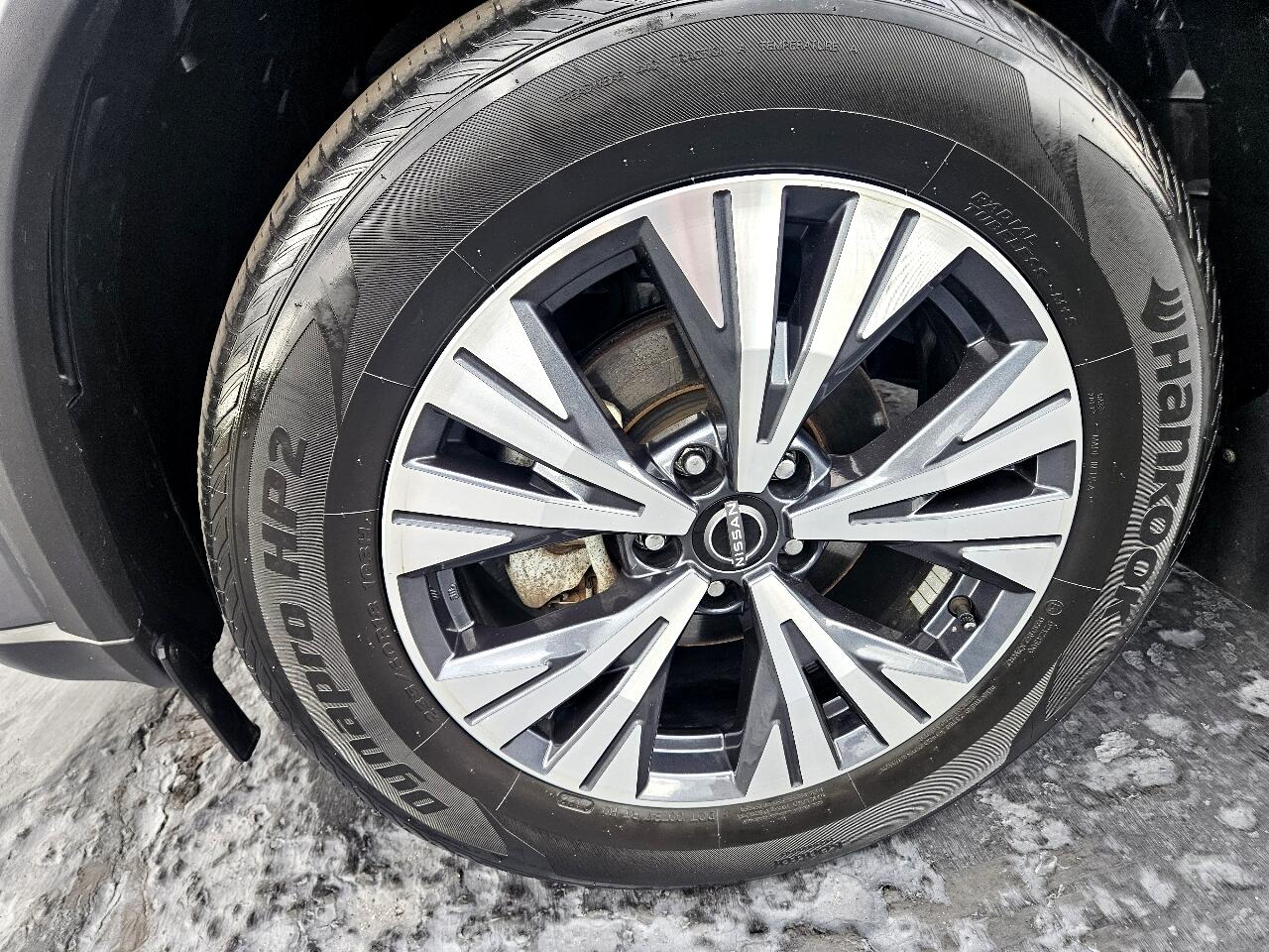 2022 Nissan Rogue SV photo 32
