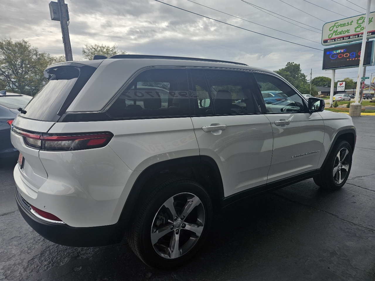 2023 Jeep Cherokee 4xe photo 2