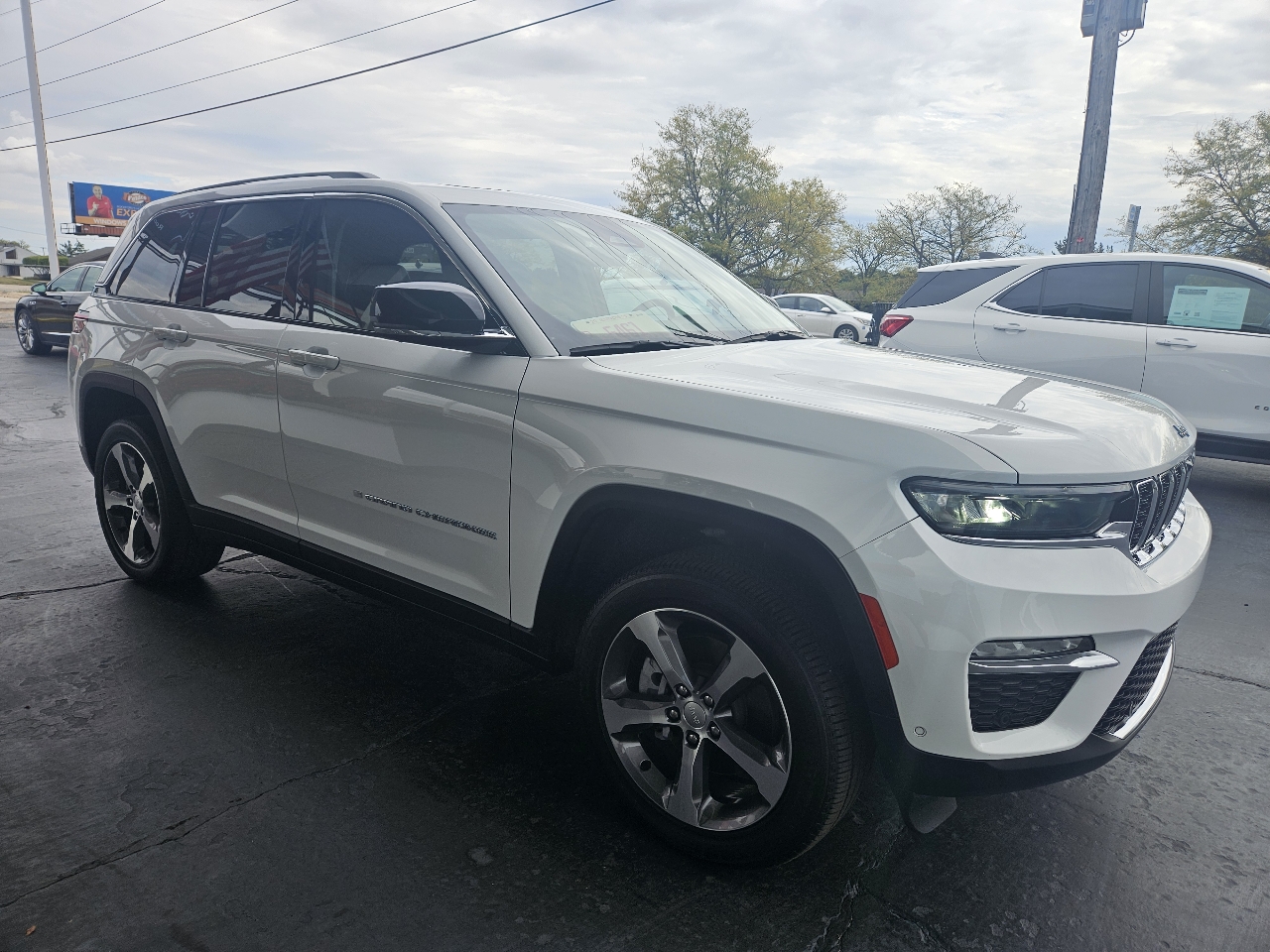 2023 Jeep Cherokee 4xe photo 4