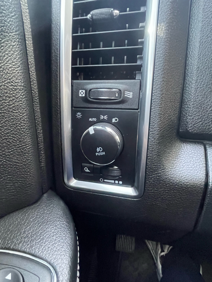 RAM 1500 Classic Warlock 4x4 Crew Cab 5'7" Box 2021