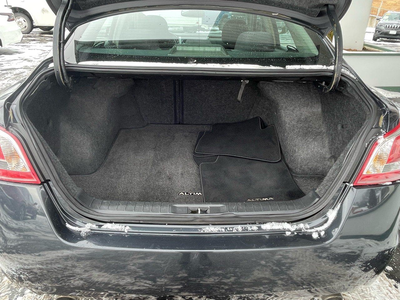 Nissan Altima 4dr Sdn I4 2.5 SV 2013