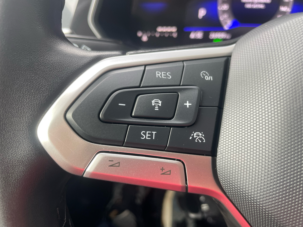 Volkswagen Tiguan 2.0T Wolfsburg Edition FWD 2024