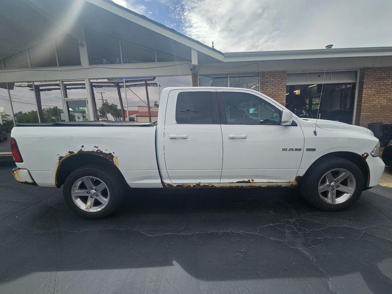 Dodge Ram 1500 4WD Quad Cab 140.5" Sport 2010
