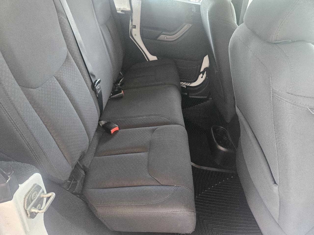 Jeep Wrangler Unlimited 4WD 4dr Sport 2015