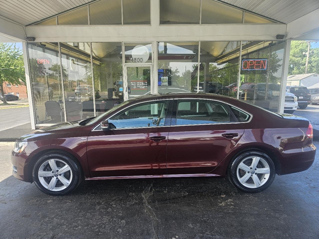 Volkswagen Passat 4dr Sdn 1.8T Auto Wolfsburg Ed PZEV 2014