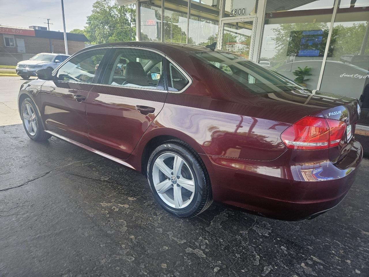 Volkswagen Passat 4dr Sdn 1.8T Auto Wolfsburg Ed PZEV 2014