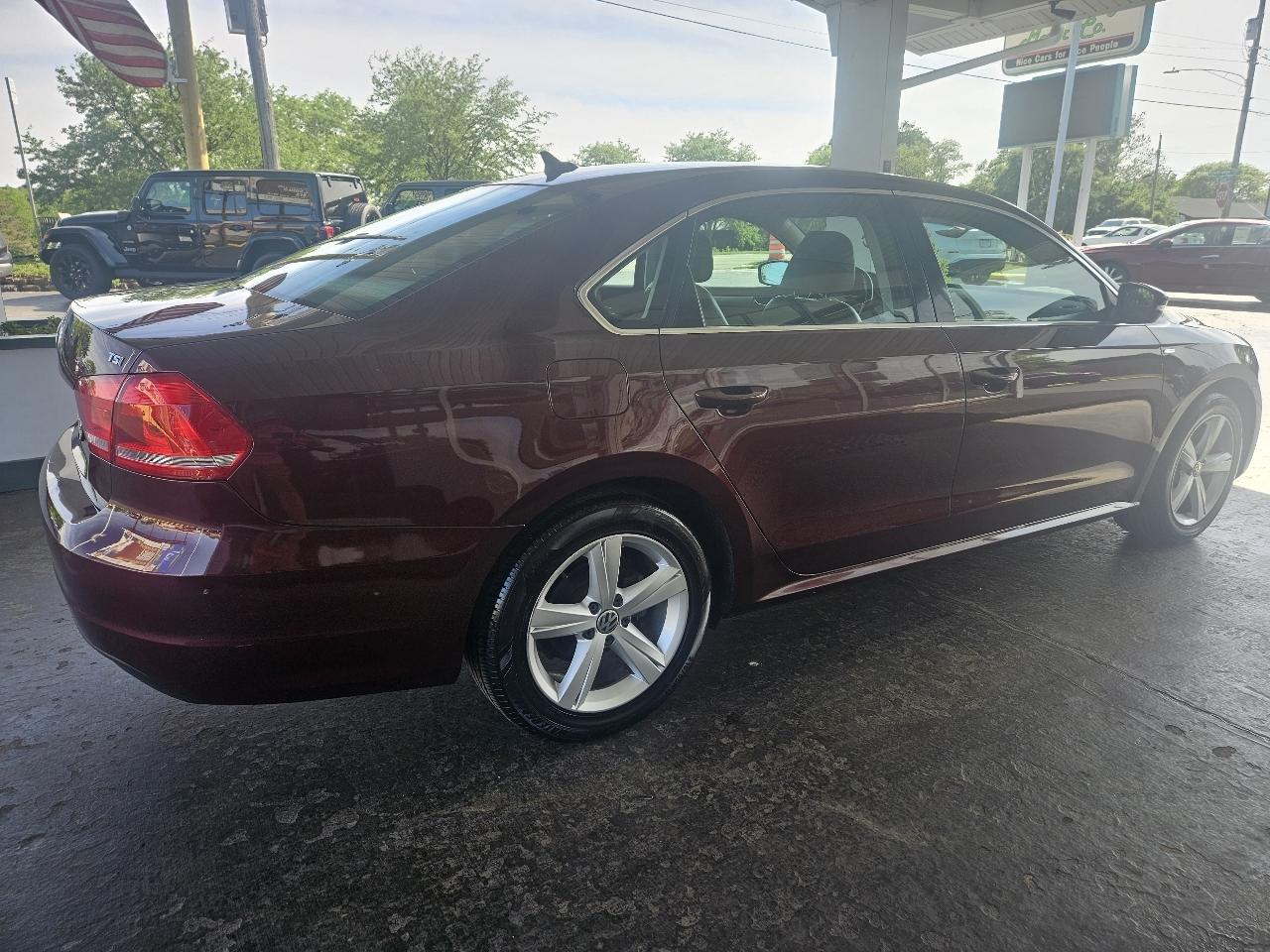 Volkswagen Passat 4dr Sdn 1.8T Auto Wolfsburg Ed PZEV 2014