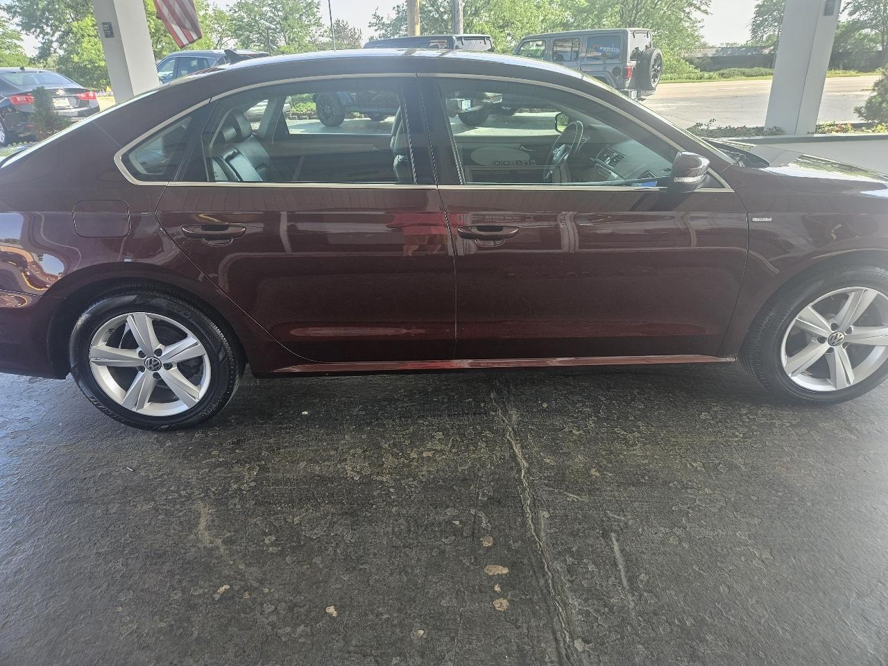 Volkswagen Passat 4dr Sdn 1.8T Auto Wolfsburg Ed PZEV 2014