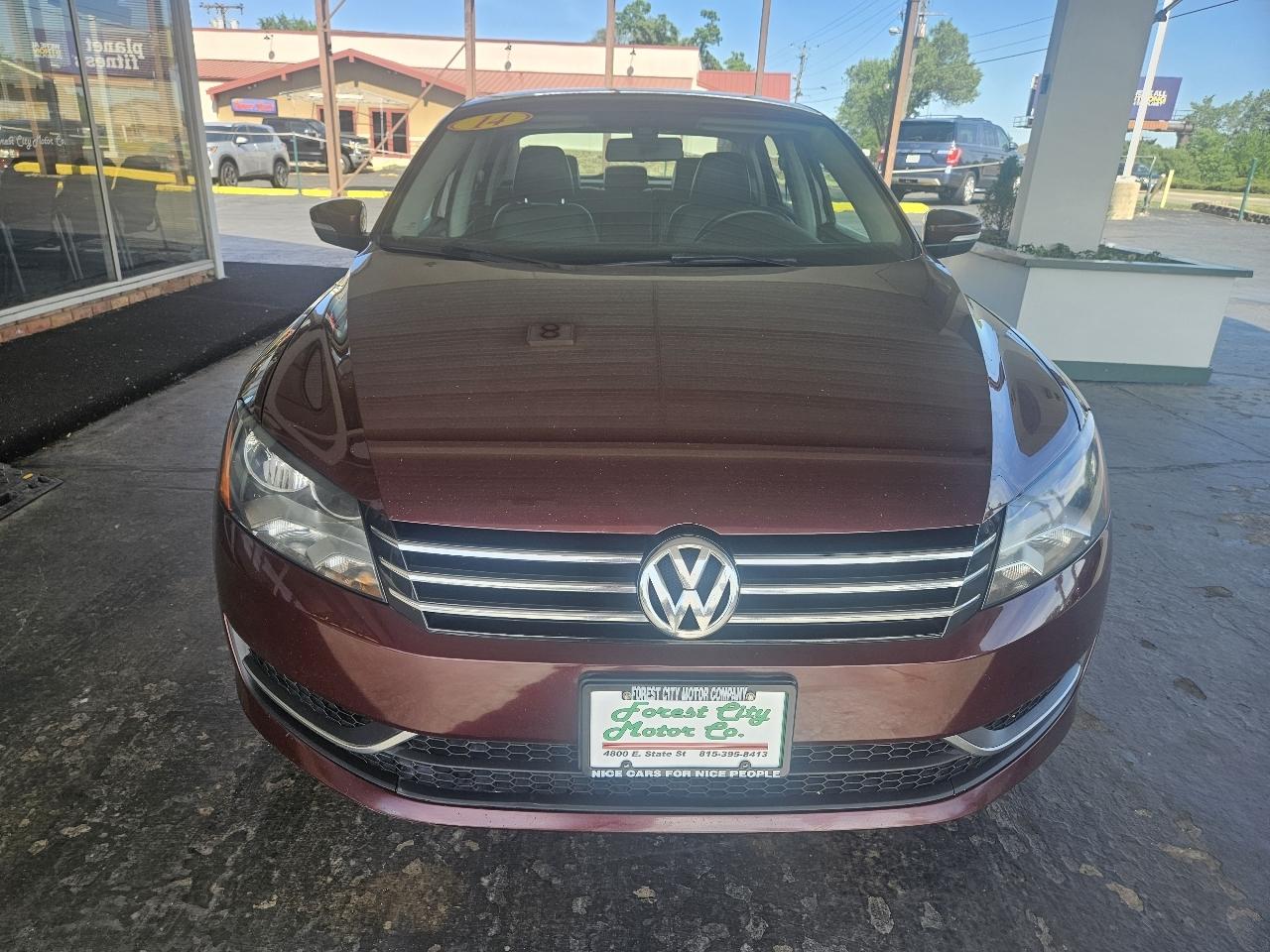 Volkswagen Passat 4dr Sdn 1.8T Auto Wolfsburg Ed PZEV 2014
