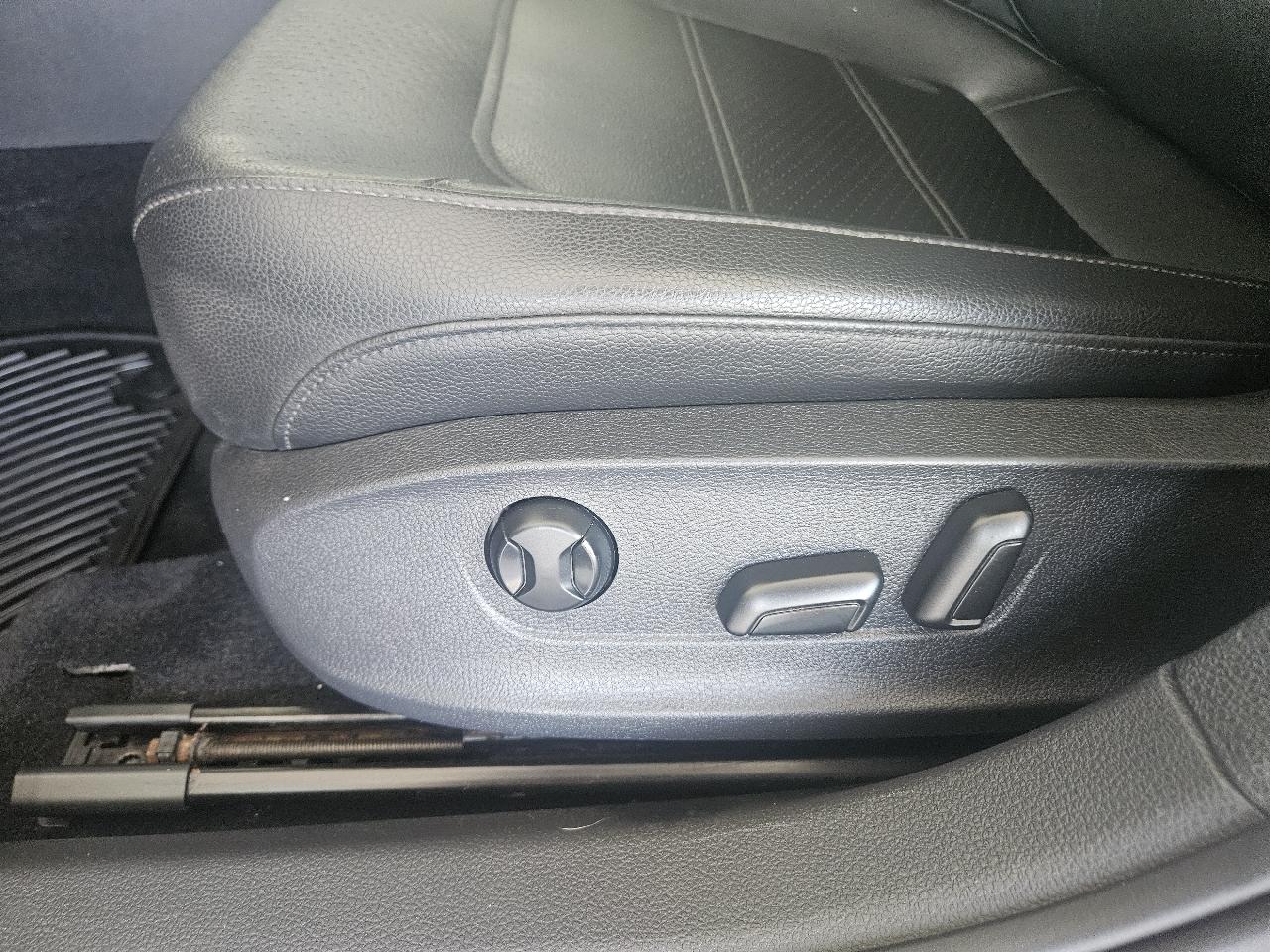 Volkswagen Passat 4dr Sdn 1.8T Auto Wolfsburg Ed PZEV 2014