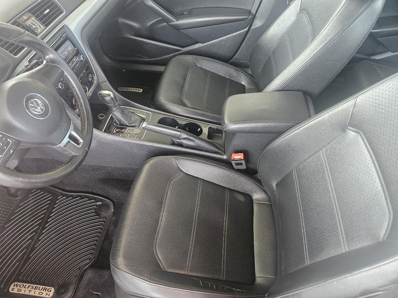 Volkswagen Passat 4dr Sdn 1.8T Auto Wolfsburg Ed PZEV 2014