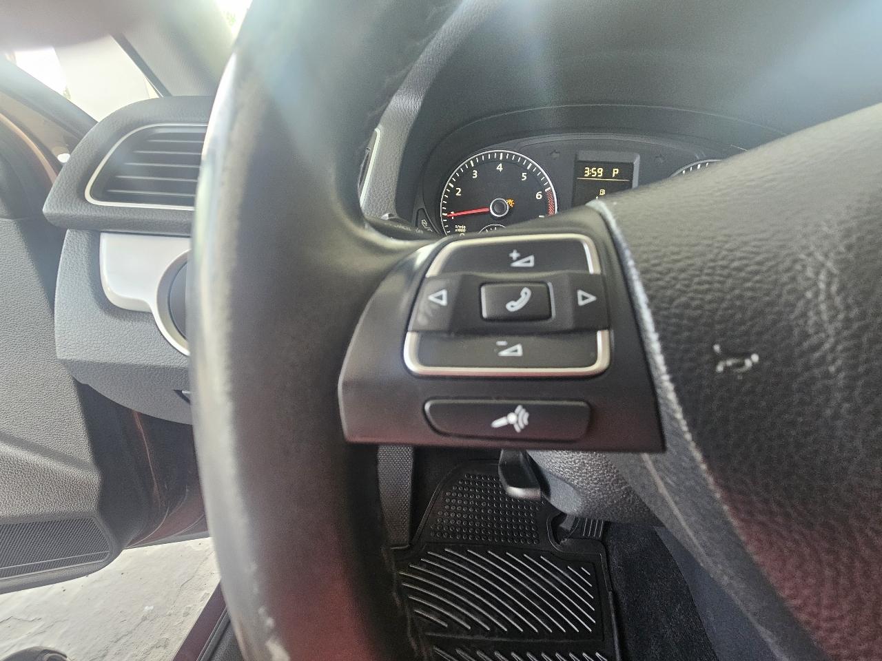 Volkswagen Passat 4dr Sdn 1.8T Auto Wolfsburg Ed PZEV 2014