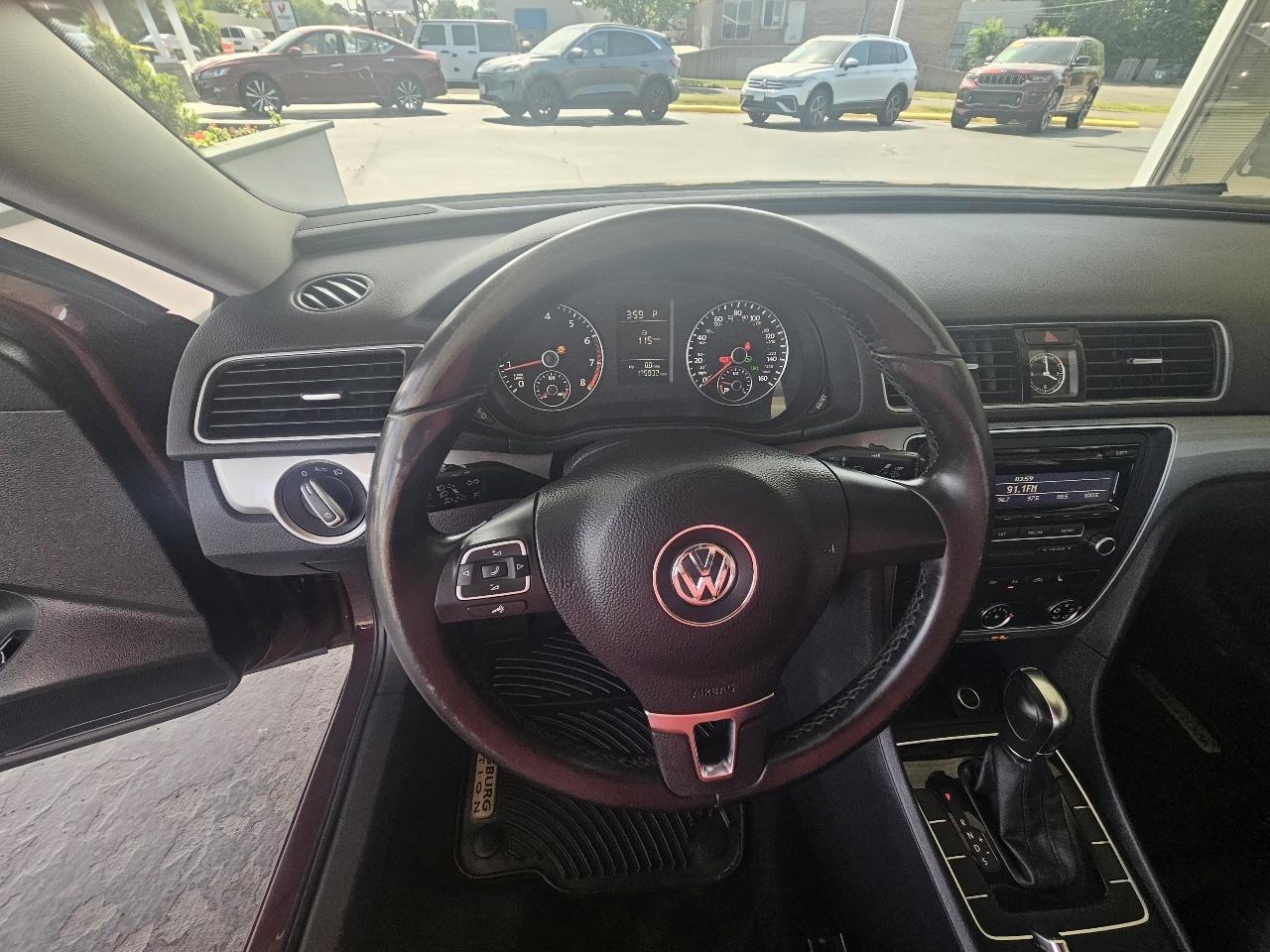 Volkswagen Passat 4dr Sdn 1.8T Auto Wolfsburg Ed PZEV 2014