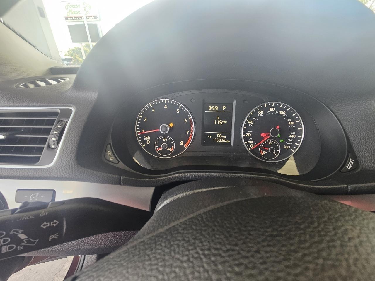 Volkswagen Passat 4dr Sdn 1.8T Auto Wolfsburg Ed PZEV 2014