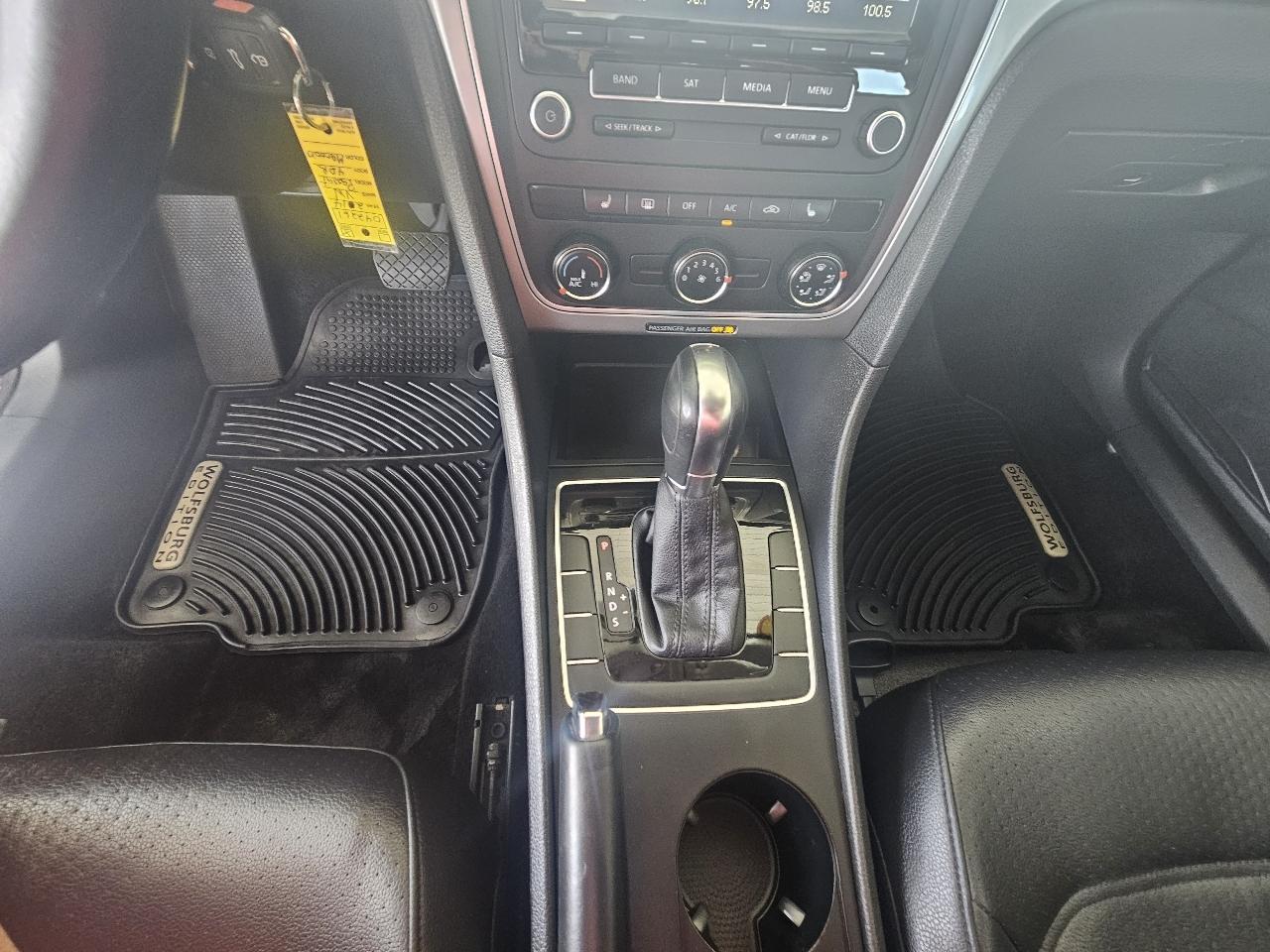 Volkswagen Passat 4dr Sdn 1.8T Auto Wolfsburg Ed PZEV 2014