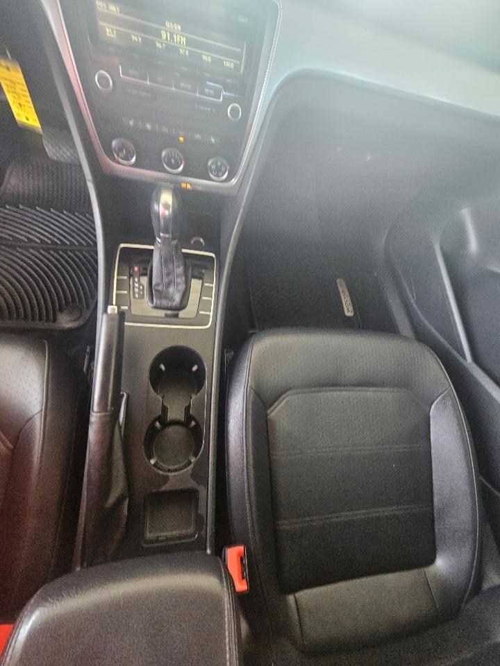 Volkswagen Passat 4dr Sdn 1.8T Auto Wolfsburg Ed PZEV 2014