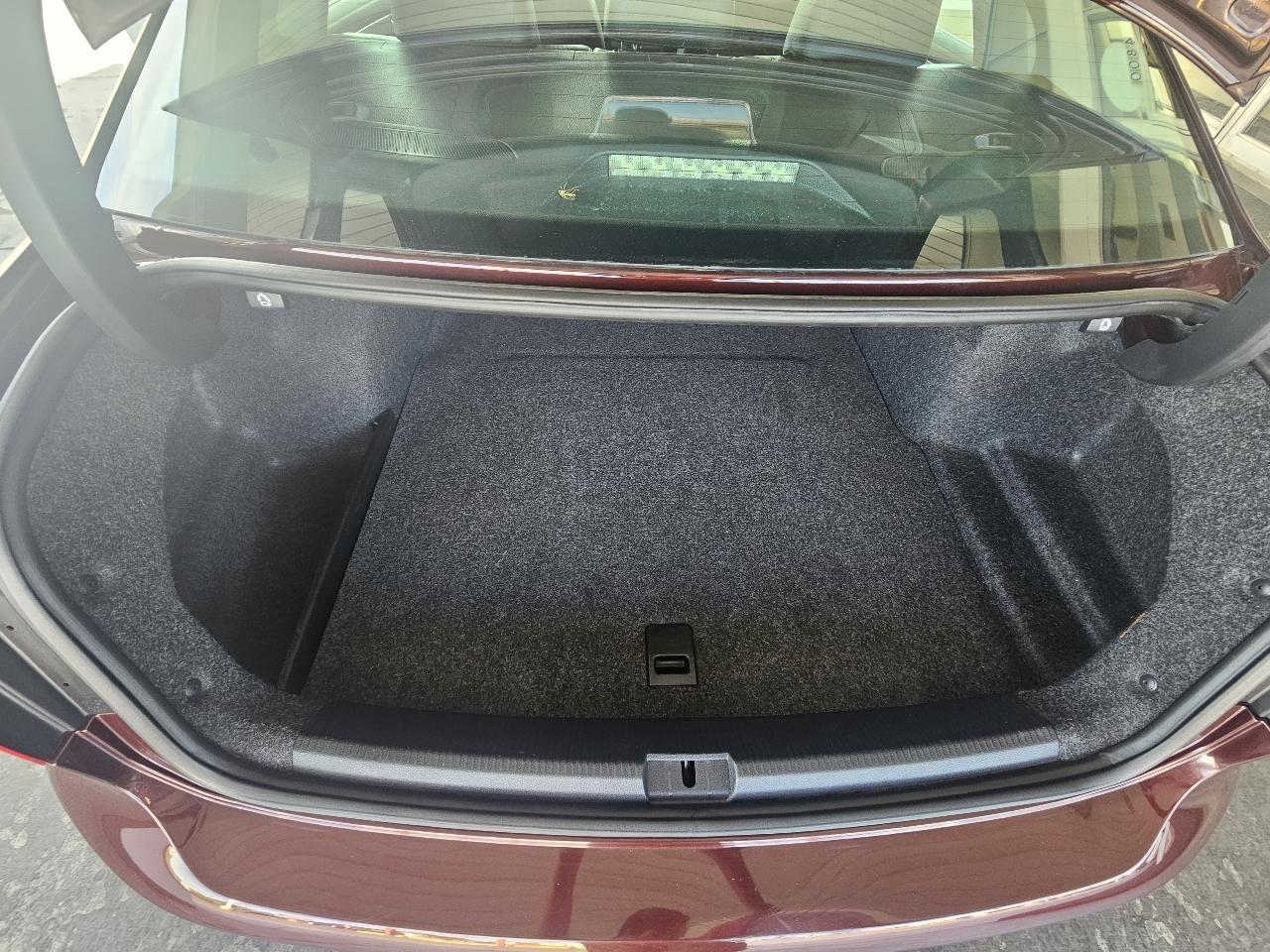 Volkswagen Passat 4dr Sdn 1.8T Auto Wolfsburg Ed PZEV 2014