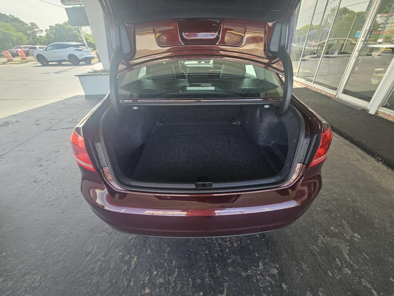 Volkswagen Passat 4dr Sdn 1.8T Auto Wolfsburg Ed PZEV 2014