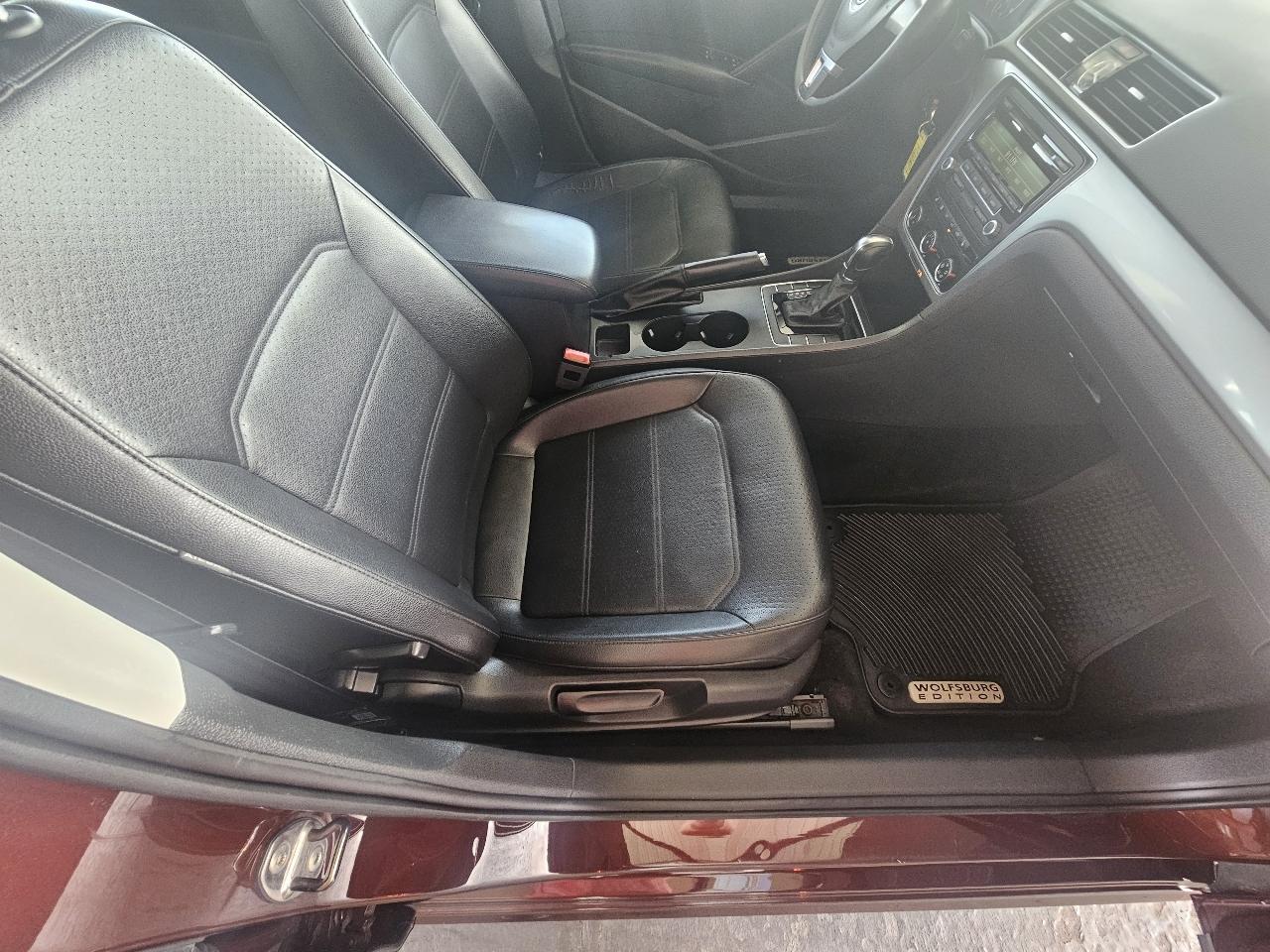 Volkswagen Passat 4dr Sdn 1.8T Auto Wolfsburg Ed PZEV 2014