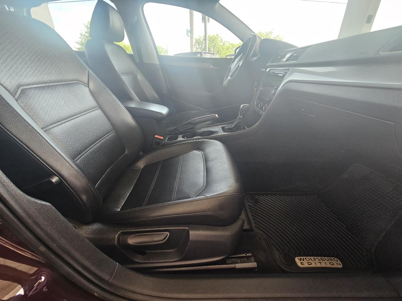 Volkswagen Passat 4dr Sdn 1.8T Auto Wolfsburg Ed PZEV 2014