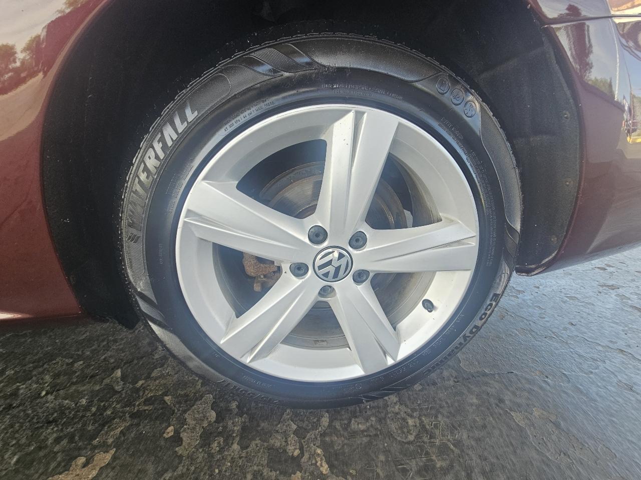 Volkswagen Passat 4dr Sdn 1.8T Auto Wolfsburg Ed PZEV 2014