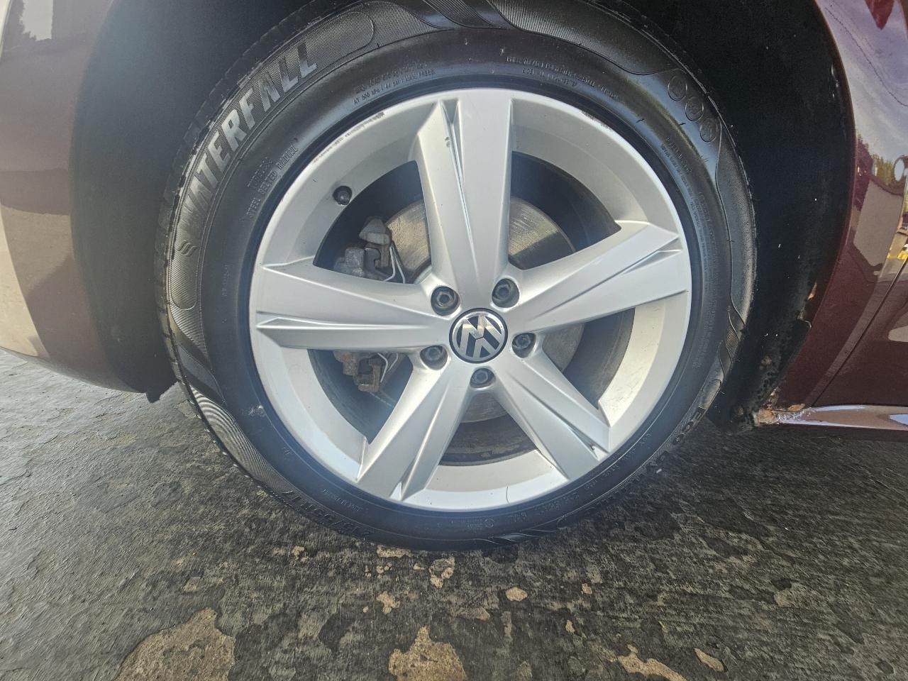 Volkswagen Passat 4dr Sdn 1.8T Auto Wolfsburg Ed PZEV 2014
