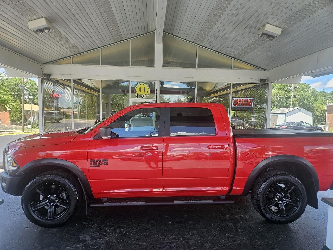 RAM 1500 Classic Warlock 4x4 Crew Cab 5'7" Box 2022