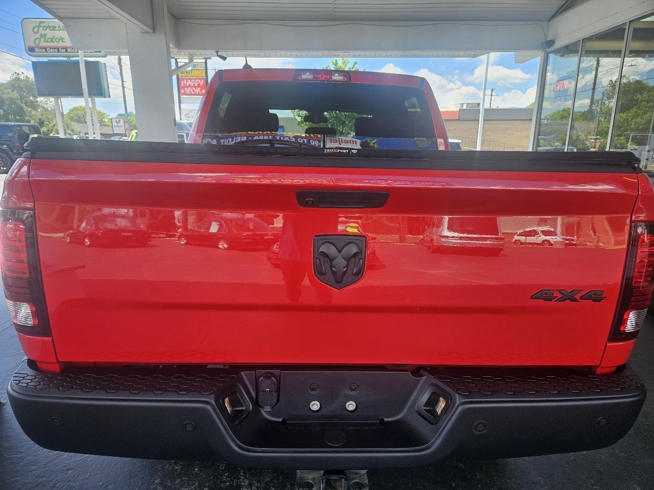 RAM 1500 Classic Warlock 4x4 Crew Cab 5'7" Box 2022