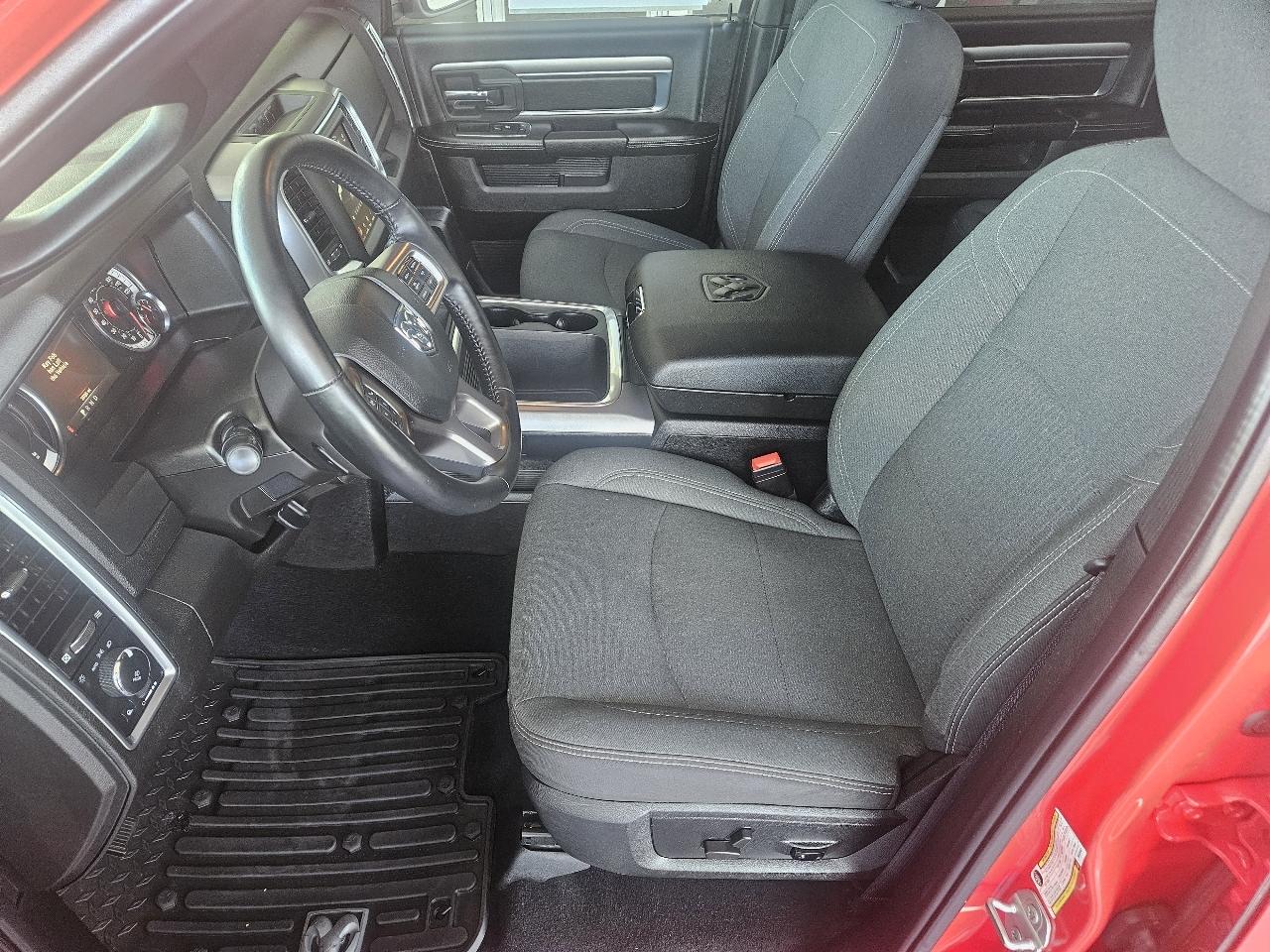RAM 1500 Classic Warlock 4x4 Crew Cab 5'7" Box 2022