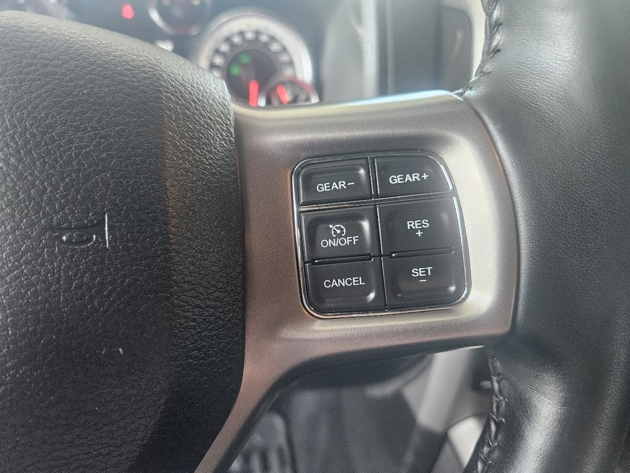 RAM 1500 Classic Warlock 4x4 Crew Cab 5'7" Box 2022