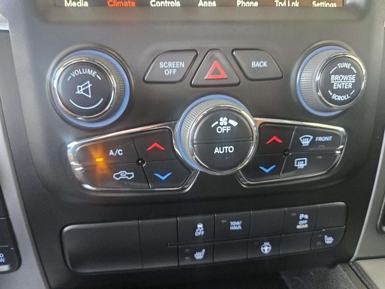 RAM 1500 Classic Warlock 4x4 Crew Cab 5'7" Box 2022