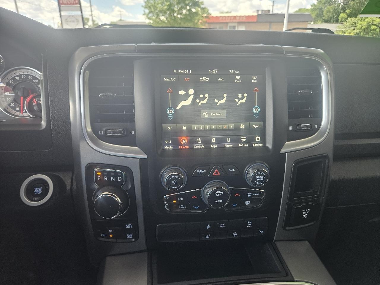 RAM 1500 Classic Warlock 4x4 Crew Cab 5'7" Box 2022