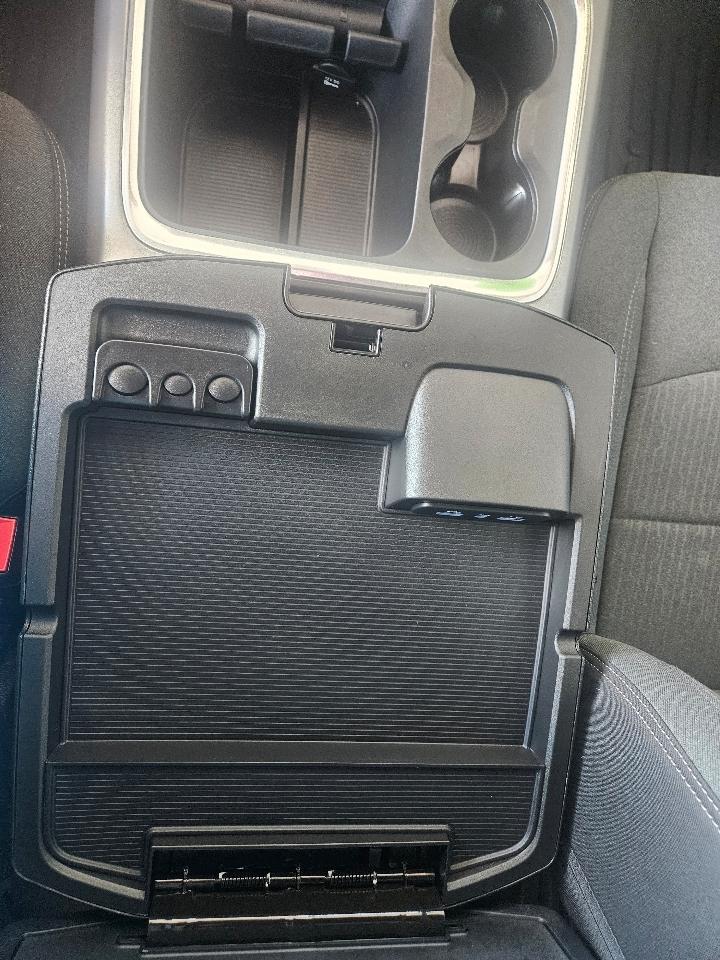 RAM 1500 Classic Warlock 4x4 Crew Cab 5'7" Box 2022