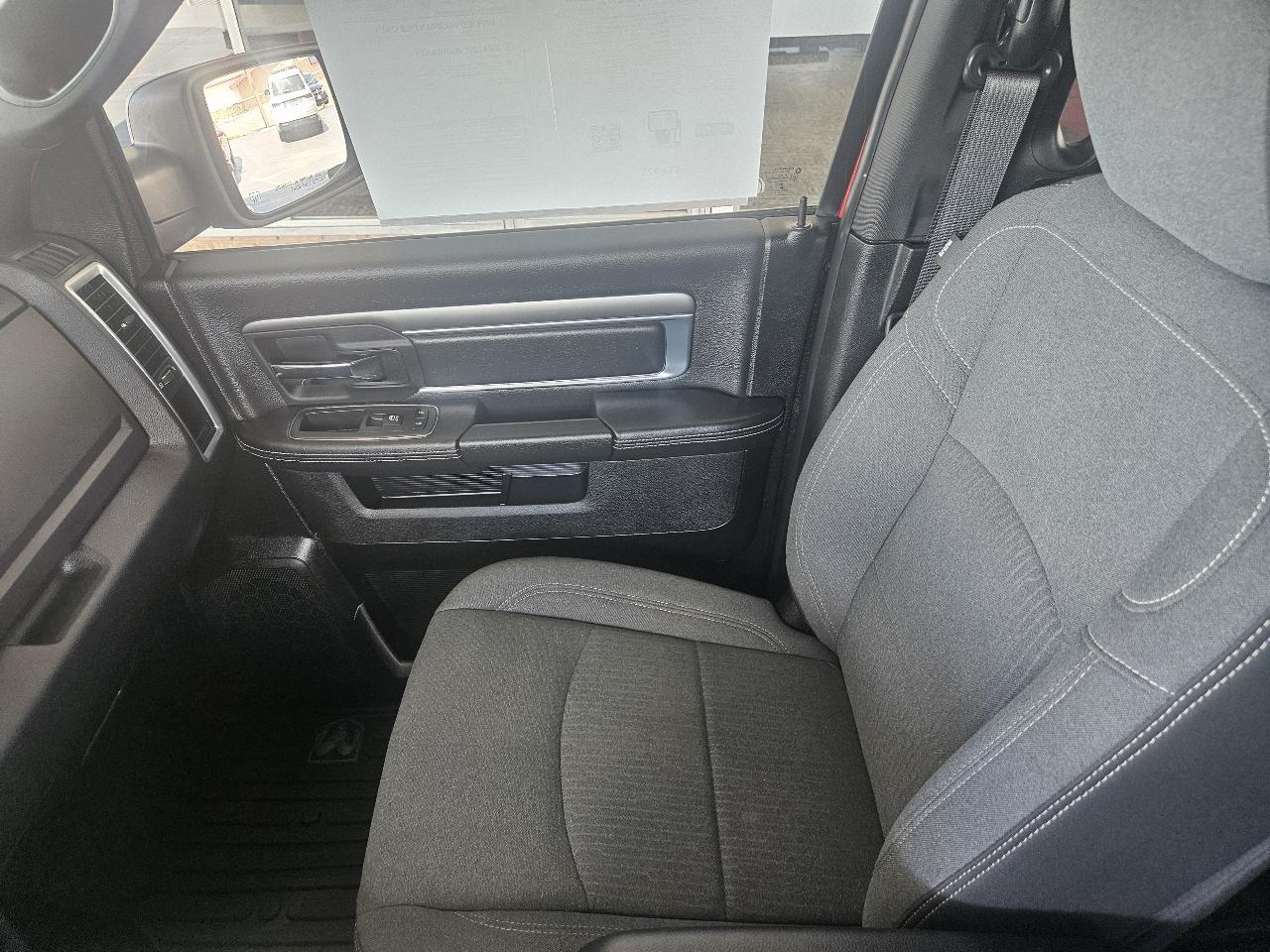 RAM 1500 Classic Warlock 4x4 Crew Cab 5'7" Box 2022