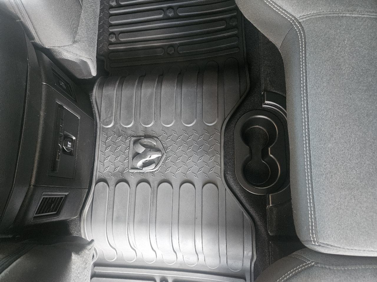 RAM 1500 Classic Warlock 4x4 Crew Cab 5'7" Box 2022