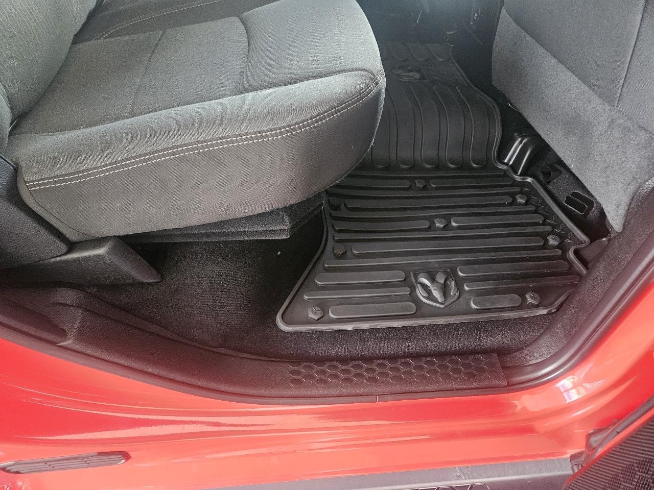 RAM 1500 Classic Warlock 4x4 Crew Cab 5'7" Box 2022