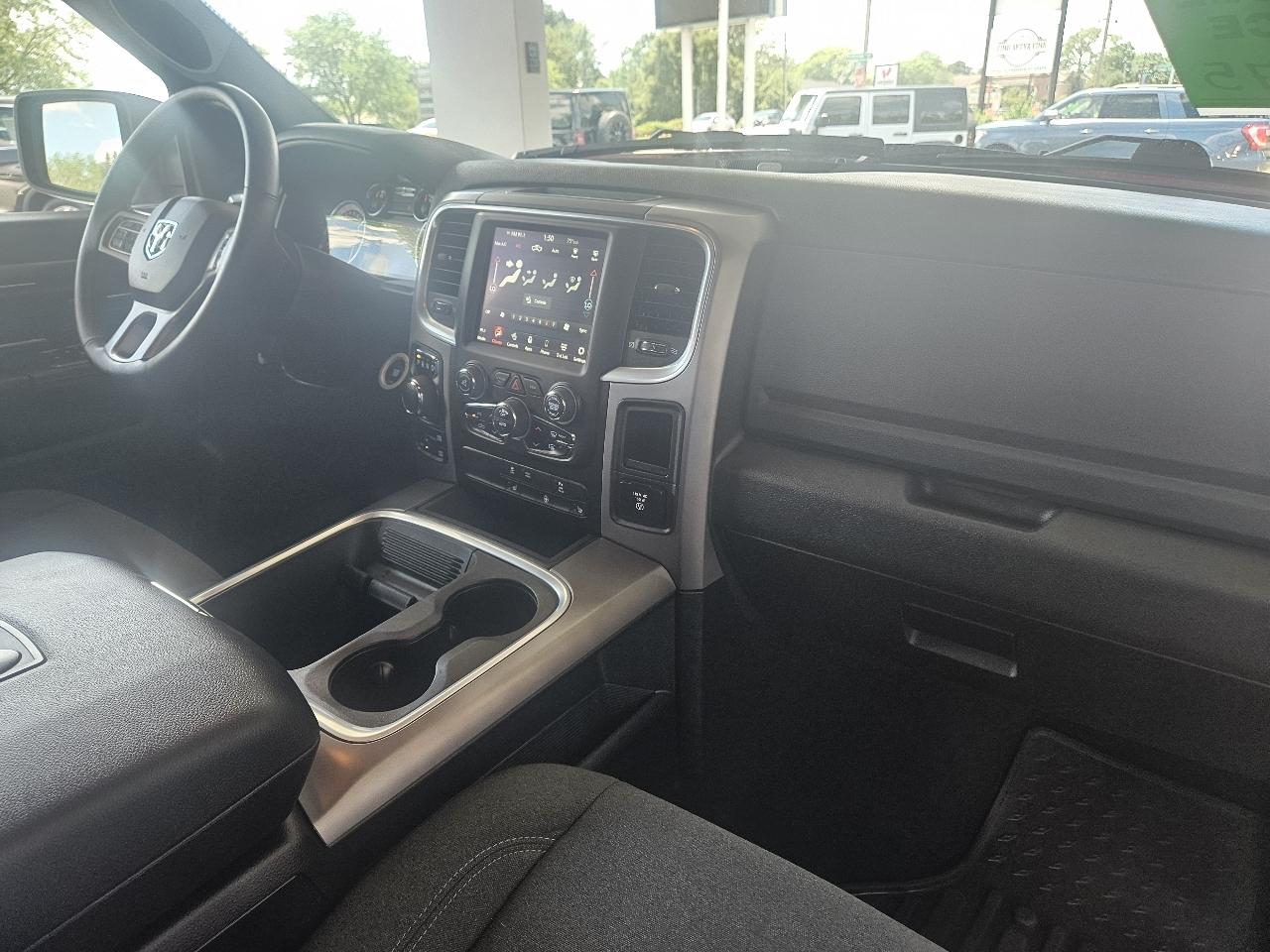 RAM 1500 Classic Warlock 4x4 Crew Cab 5'7" Box 2022