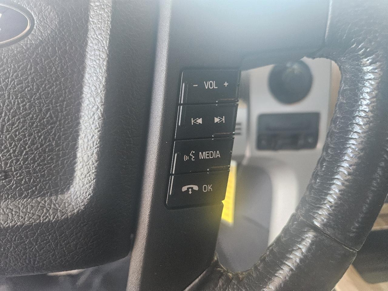 Ford F-150 4WD SuperCrew 145" Lariat 2011