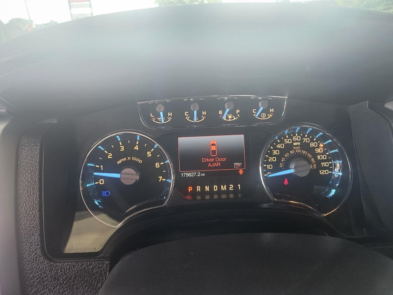 Ford F-150 4WD SuperCrew 145" Lariat 2011